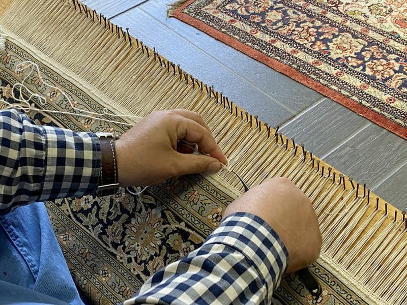 Rifacimento frange tappeto persiano